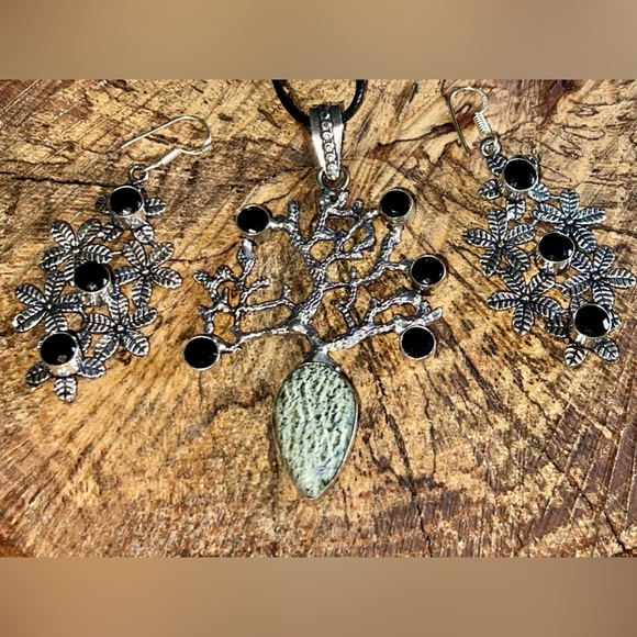 Chrysotile in Serpentine Pendant & Earrings - Picture 5 of 8